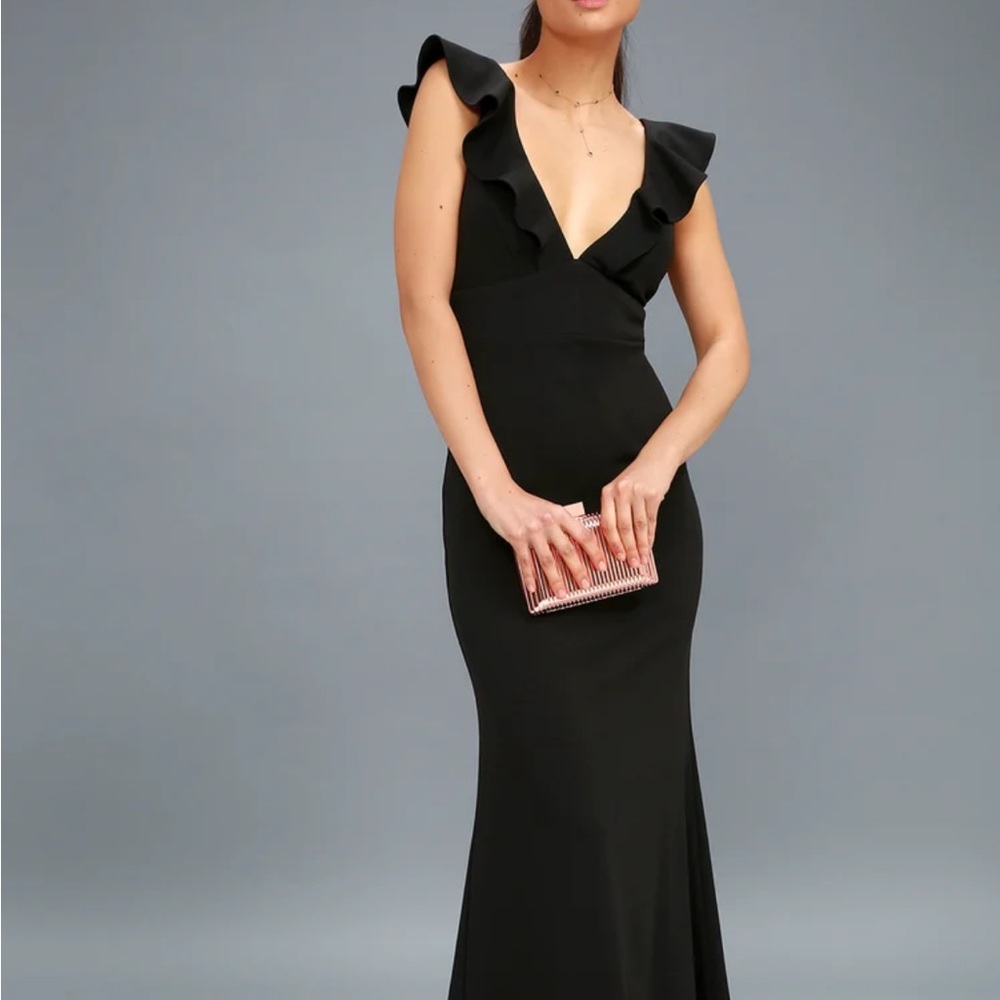 FINAL SALE❤️Lulus• low neck ruffle mermaid formal dress